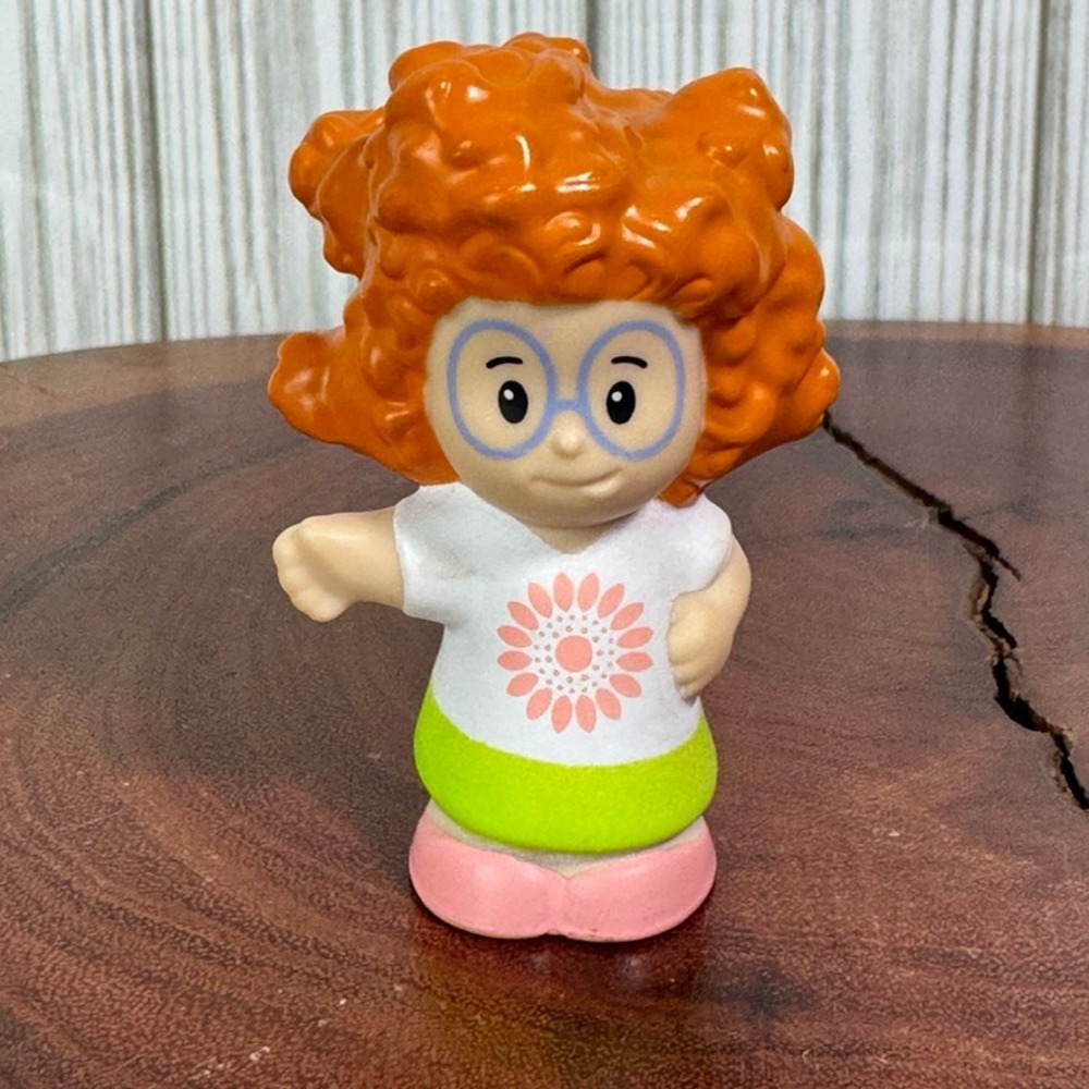 Fisher Price Little People Tessa Figure Orange Hair Blue Glasses 2012 Mattel‎